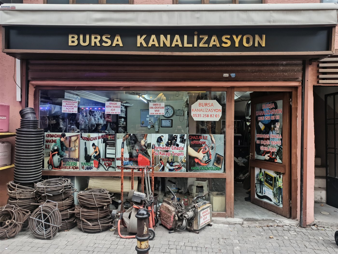 The exterior of the Bursa Kanalizasyon shop in Tahtakale